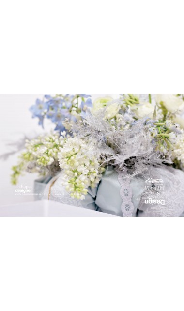 Lumanare de botez baieti cu delhinium bleu si liliac alb, 65x4cm, Glow 11